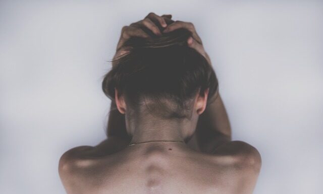 Do którego roku życia kształtuje się kręgosłup?