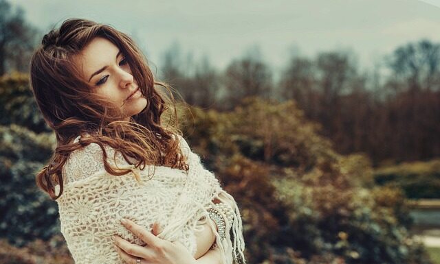 Jak zapleść włosy bez gumki? Jak zapleść włosy bez gumki?