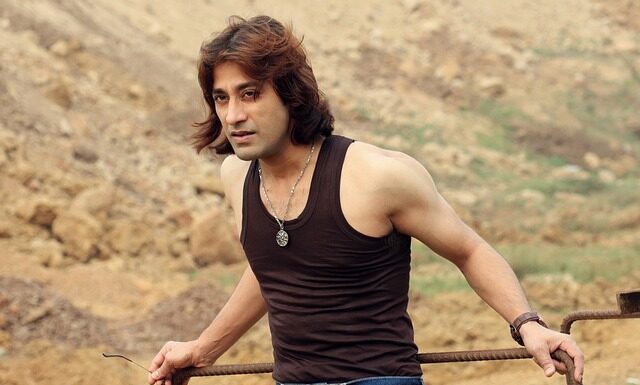 Jak nosić kamizelkę puchowa męską? Jak nosić kamizelkę puchowa męską?