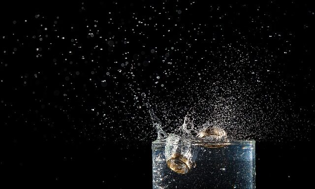 Czy wypada iść na wesele w samej koszuli?